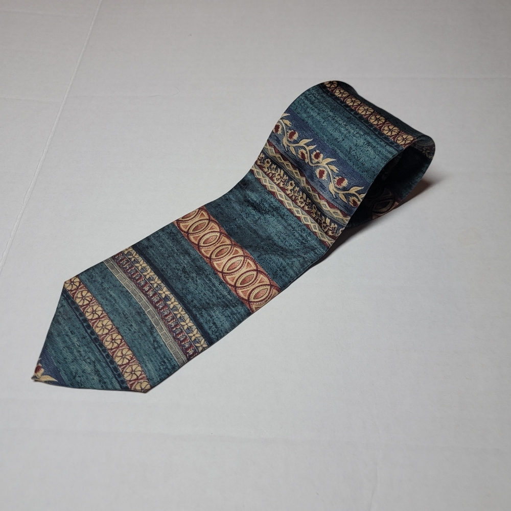 💚Bill Blass EUC‎ Tie Necktie Made In Costa Rica of 100% Silk Imported Fabric